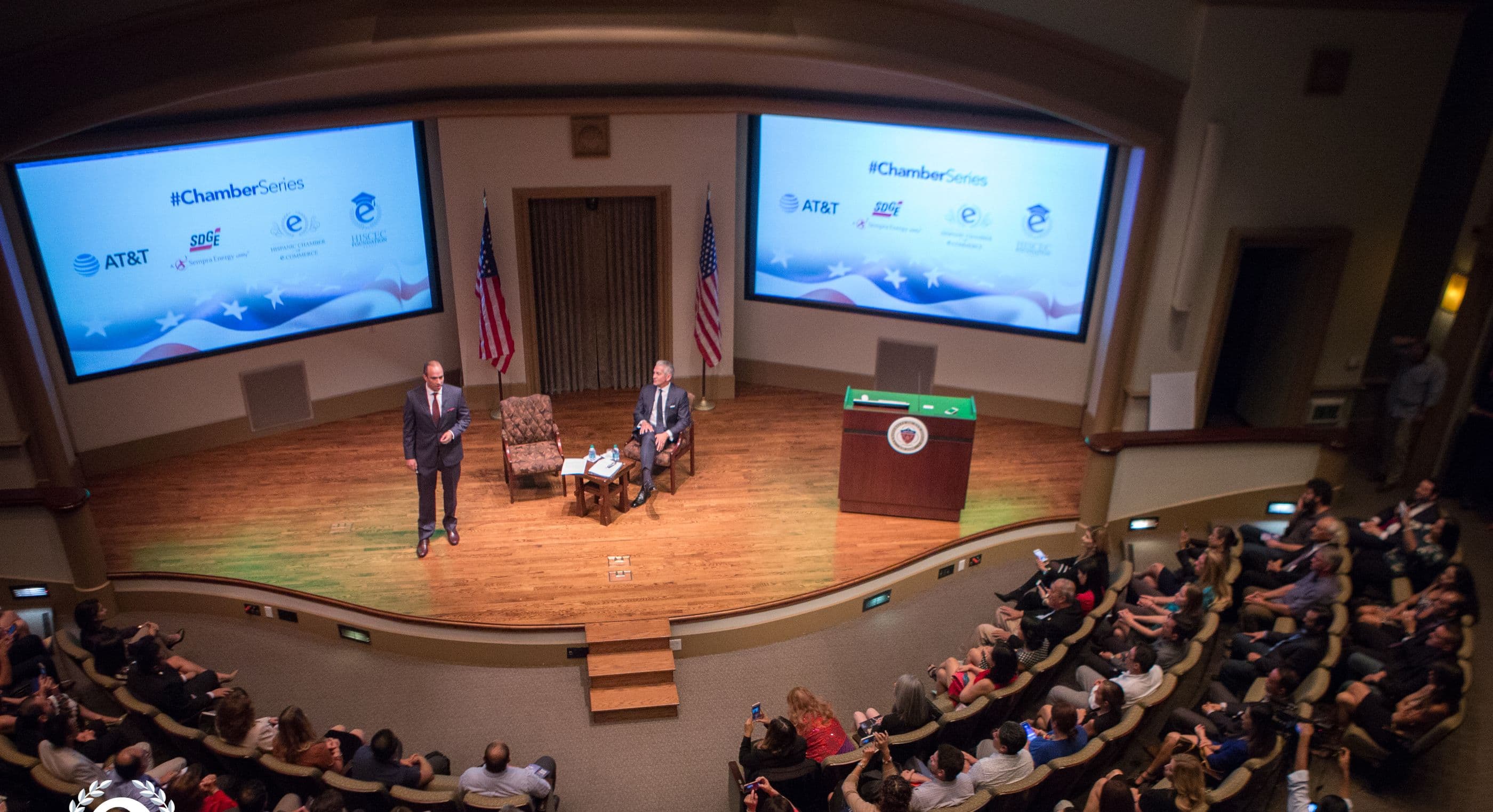 A full auditorium of business owners at an event hosted by Tayde Aburto